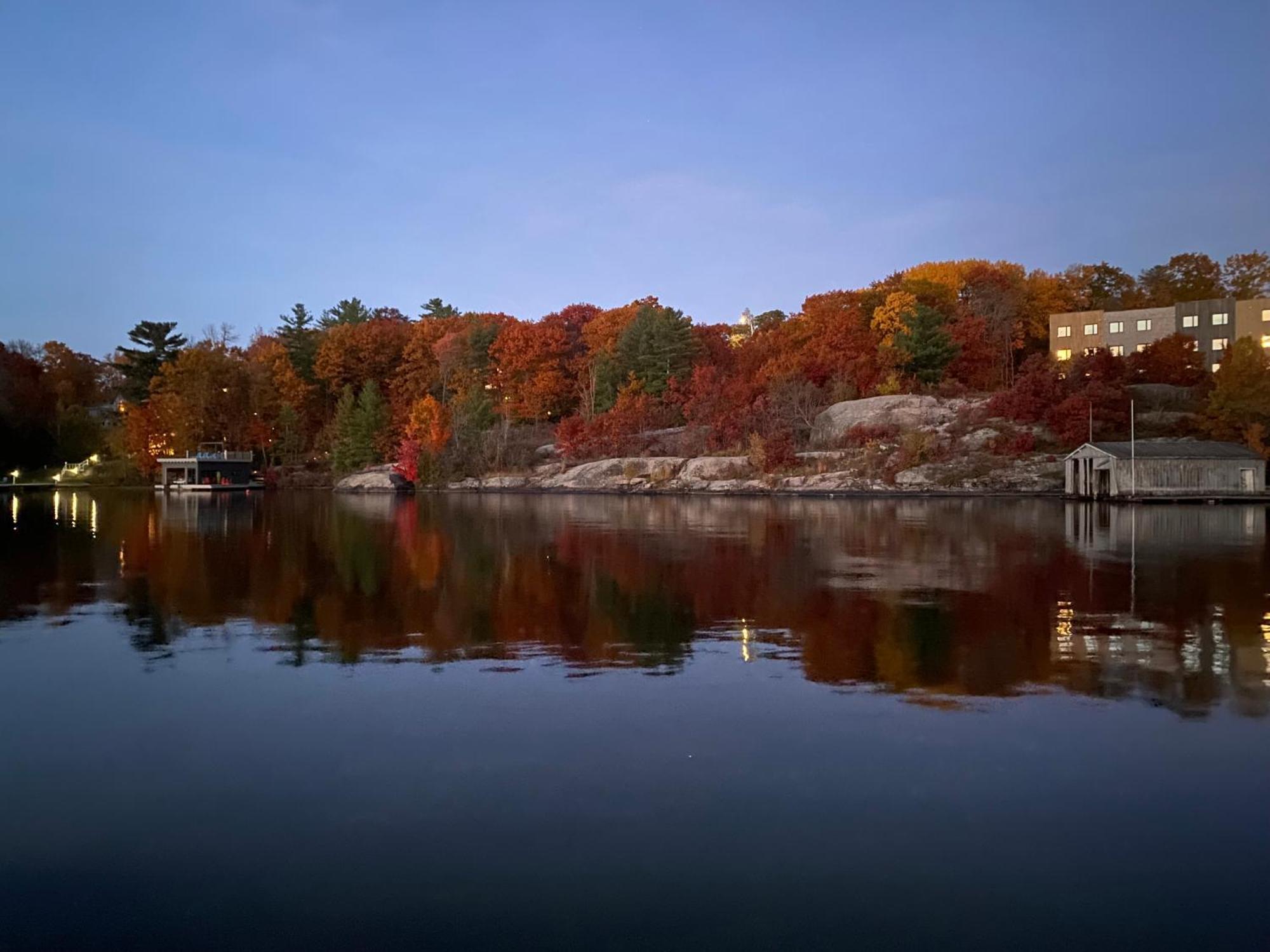 Blue Spruce Bed And Breakfast Muskoka Грейвънхърст Екстериор снимка